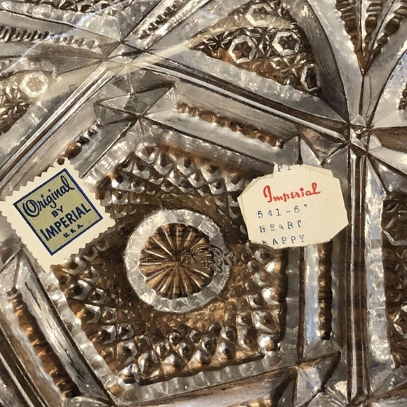 Imperial Glass Co. NUCUT glass heart shaped crystal nut dish. Clear sawtooth rim - Picture 9 of 9